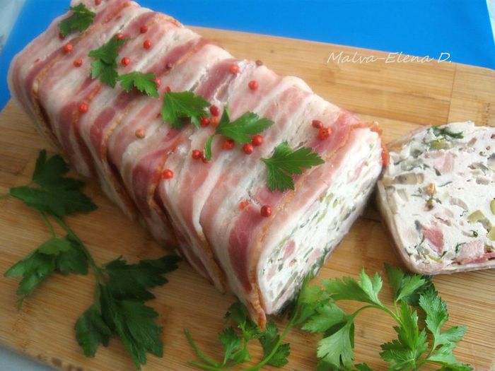 Террин  куриный с  грибами, оливками и зеленью