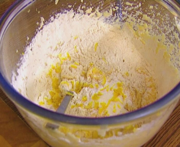 Лимонные кексы с карамелью