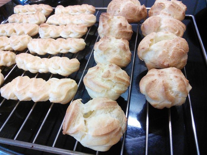 Эклеры с клубникой и базиликовым кремом 