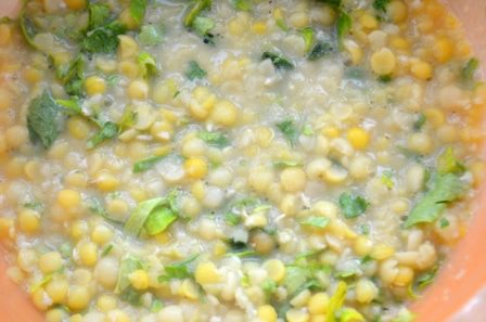 Лепешки с горохово-чесночной начинкой