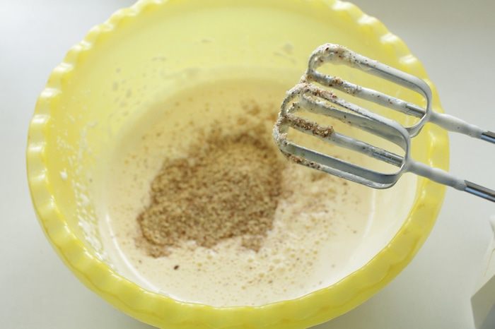 Пирог с ревнем и миндалем