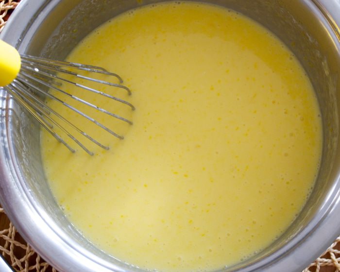 Тарт с лимонным кремом и фисташками