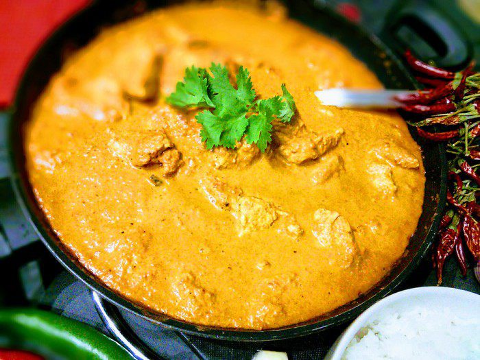 Курица в пряном томатно-сливочном соусе (Murgh Makhani) 