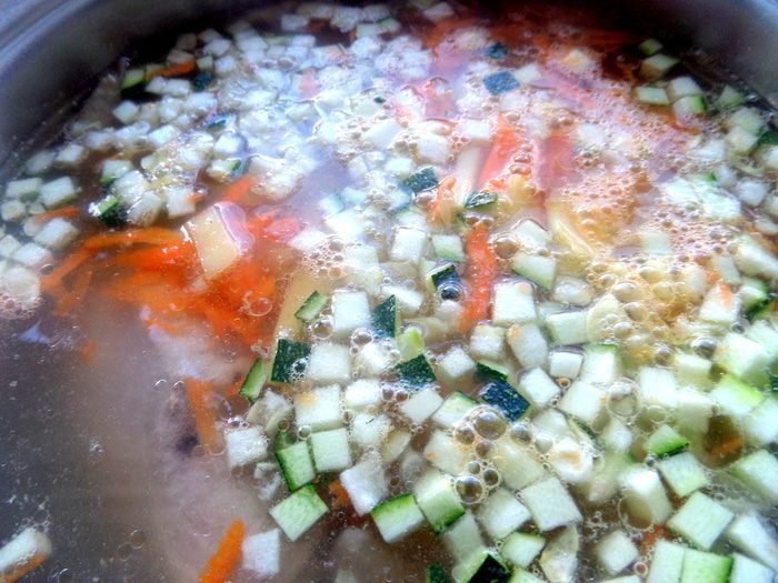 Суп на курочке с овощами и макаронами
