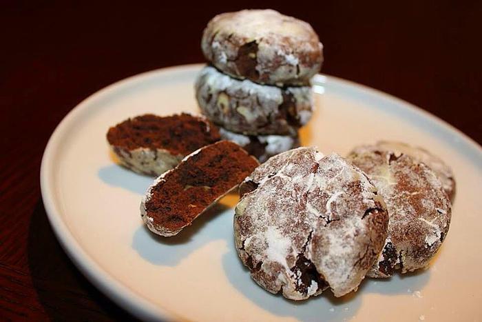 Шоколадные пряники с трещинками