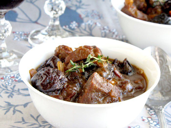 Баранина в пиве с пряными сливами