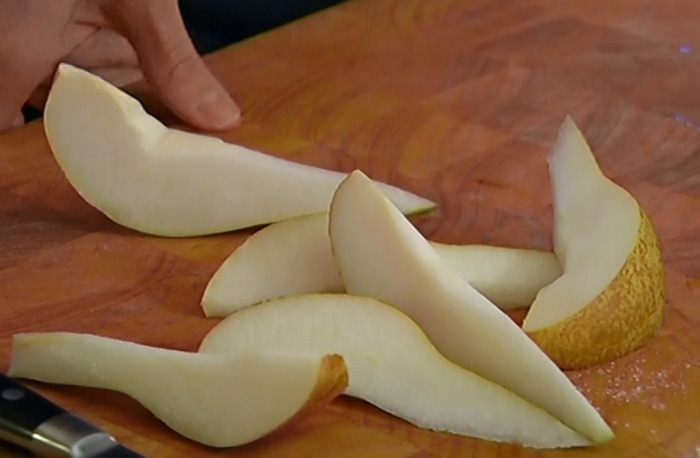 Блины на пиве с грушевым соусом 