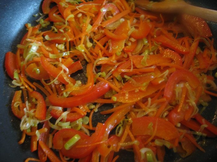 Курица с овощами  в кисло-сладком соусе