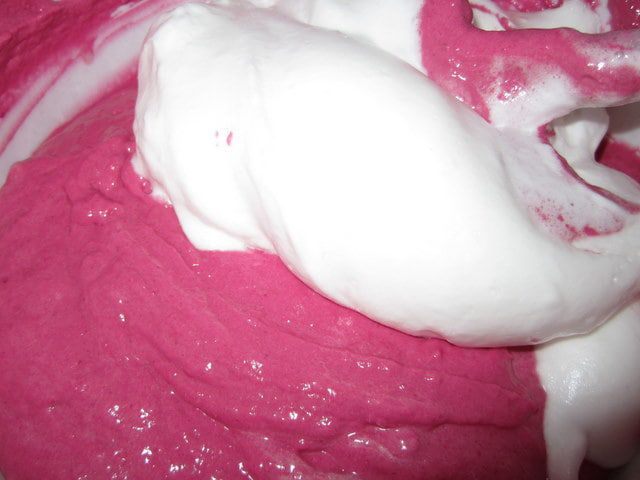 Два бисквита.