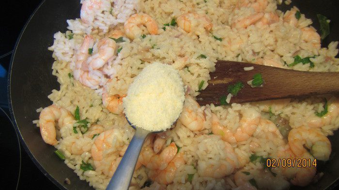 Ризотто с креветками и ароматными травами