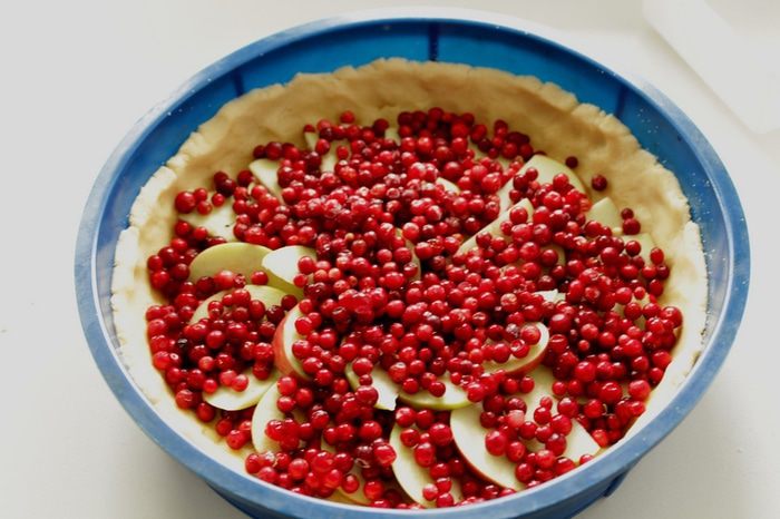 Бруснично-яблочный пирог со сливочным сыром