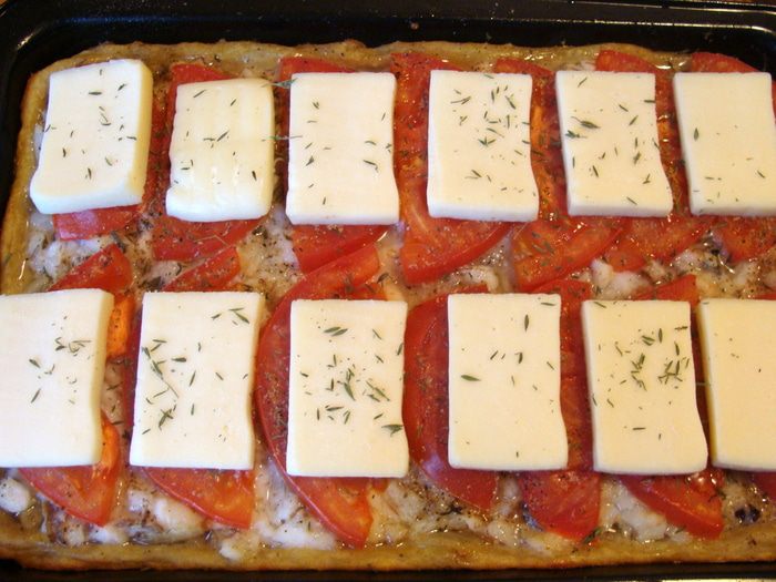 Рыбный пирог с моцареллой на картофельном тесте