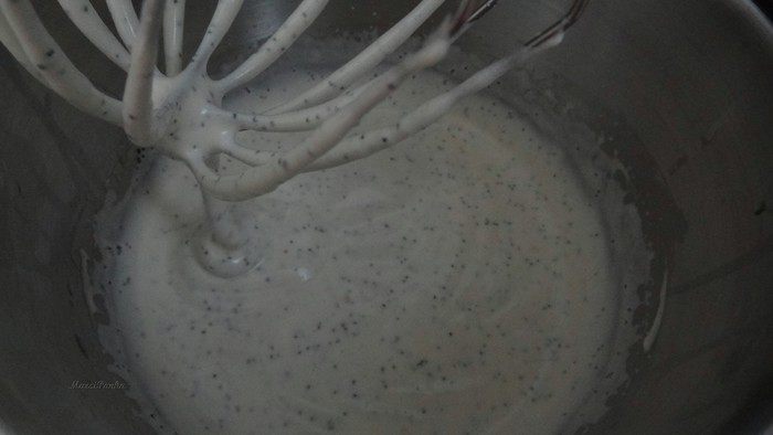 Цитрусово-маковый бисквитный рулет