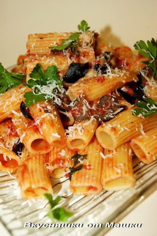 Ригатони  с томатным соусом