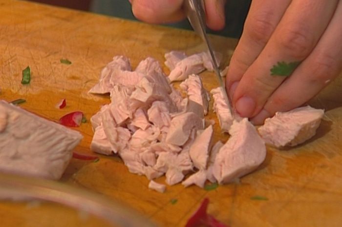 Салат из красной капусты с индейкой