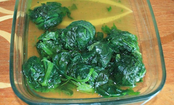 Макароны со шпинатом и помидорами