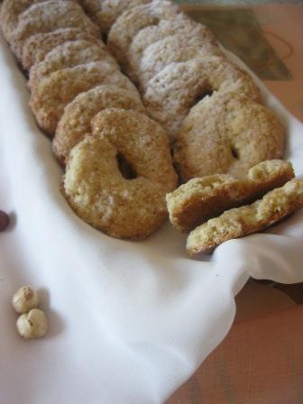 Итальянское печенье с орехами и белым вином