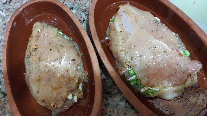 Курица запеченная с брокколи и сыром