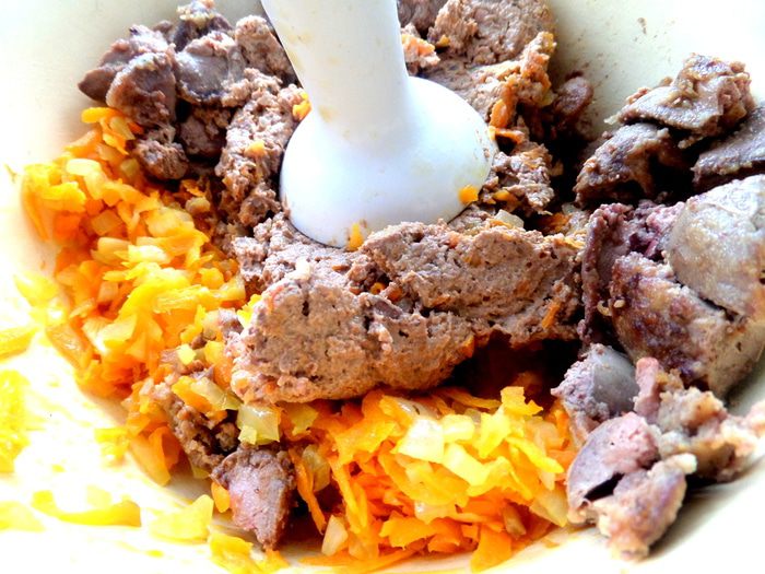 Хлебные корзиночки с паштетом из печени и сыра