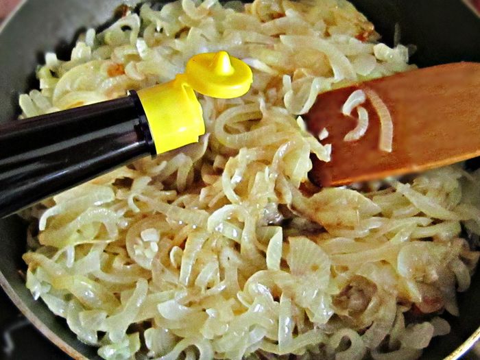 Луковый пирог со шпиком и сыром Джюгас 