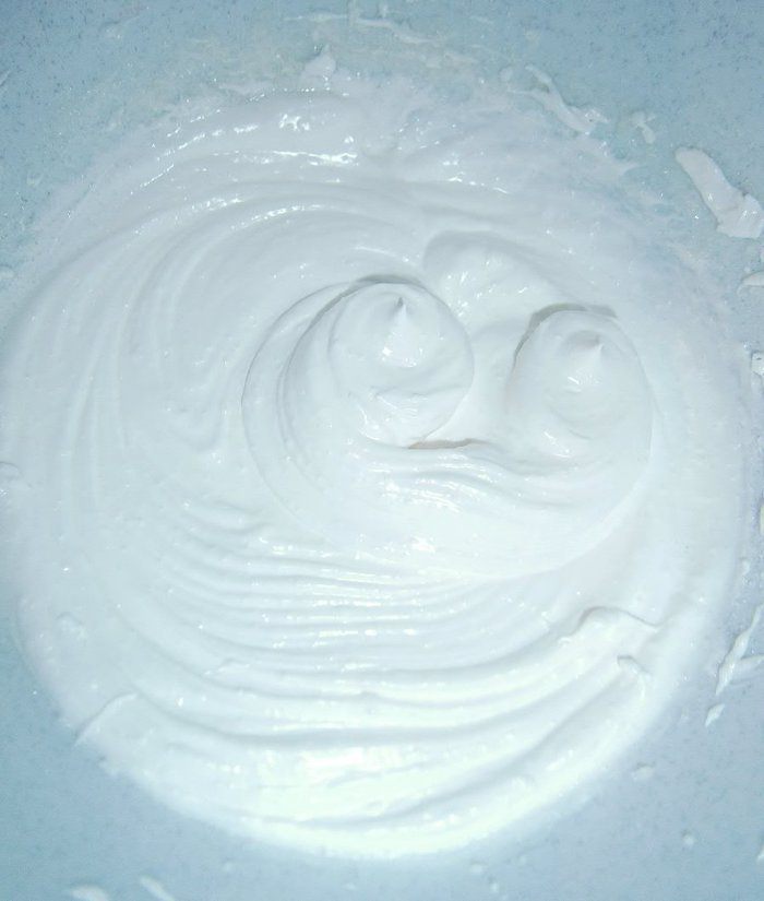 Кофе с белково-клубничным кремом