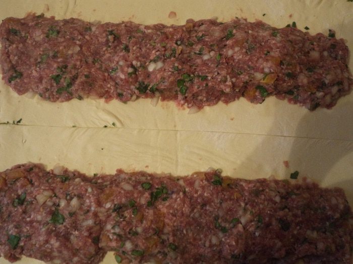 Слоеные пирожки с мясной начинкой