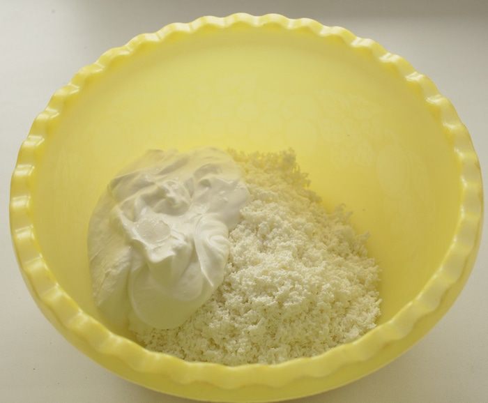 Шоколадно-творожный пирог с брусникой