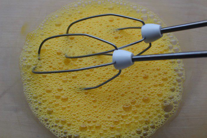 Закусочный кекс с фетаксой и вялеными томатами