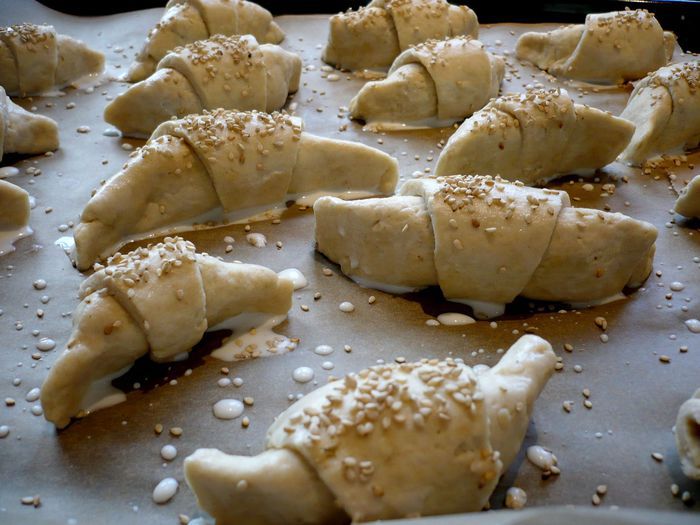 Рогалики с беконом «Пластилиновая ворона»