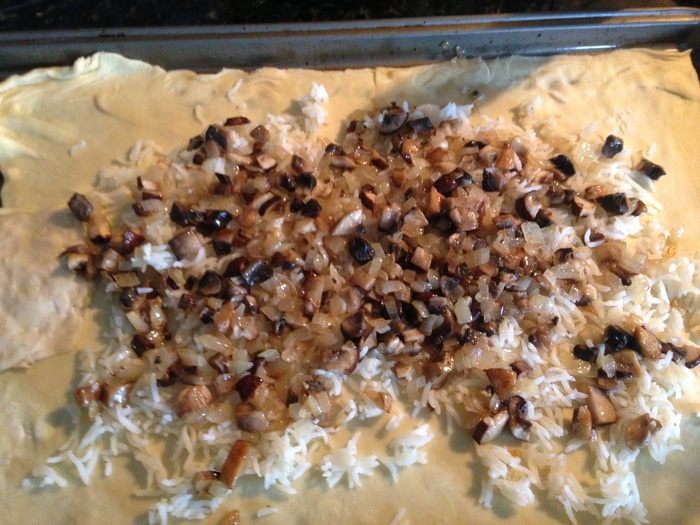 Пирог с лососиной с слоеном тесте