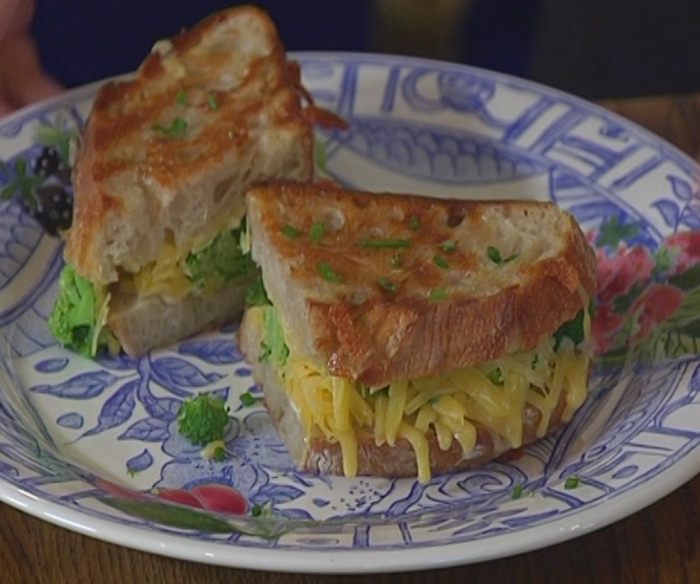 Бутерброд с брокколи и сыром 