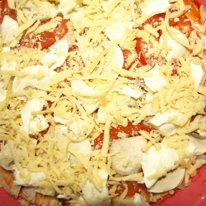 Пицца &amp;quot;Три сыра&amp;quot; с помидорами