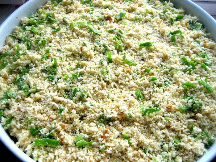 Овощи под сырной крошкой