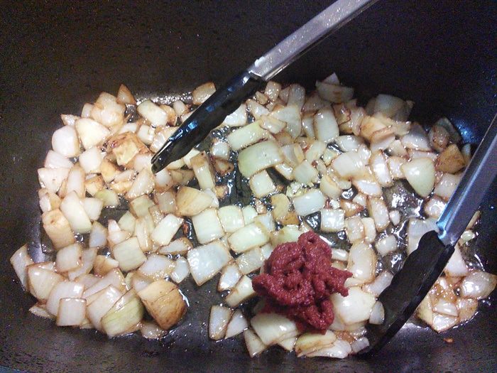 Кролик в шафрановом соусе