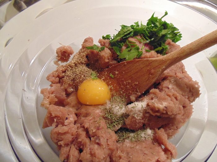 Котлеты из тунца в фисташковой панировке