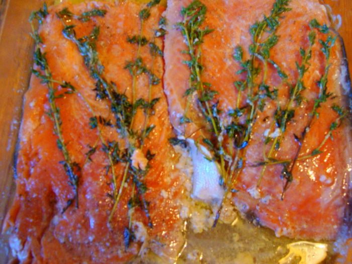Слабосоленая горбуша с тимьяном, на гриле