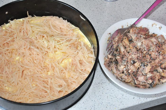 Заливной пирог с рикоттой и сайрой