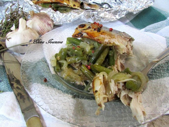 Скумбрия, фаршированная стручковой фасолью