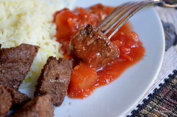 Пряная говяжья вырезка с манго сальсой