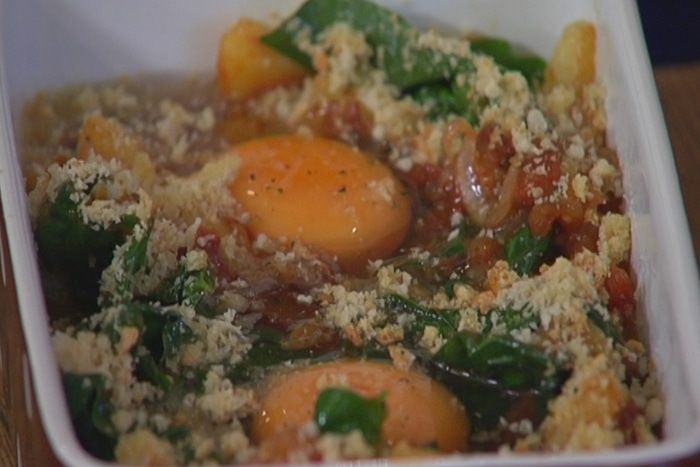 Яйца, запеченные с овощами 