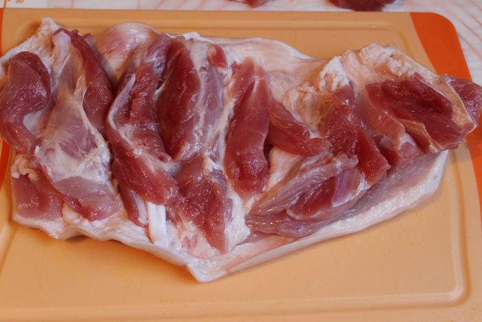 Рулет из рульки с куриной начинкой