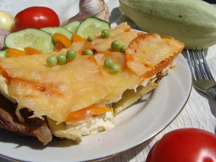 Запеченная свинина с кабачками и помидорами