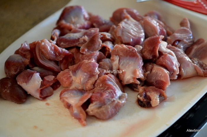 Гуляш из куриных желудков