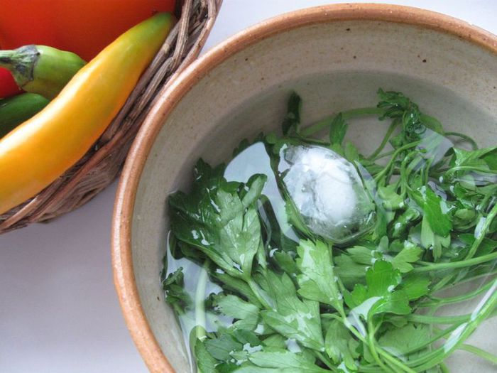 Куриное филе, фаршированное зеленым яблоком и грибами    