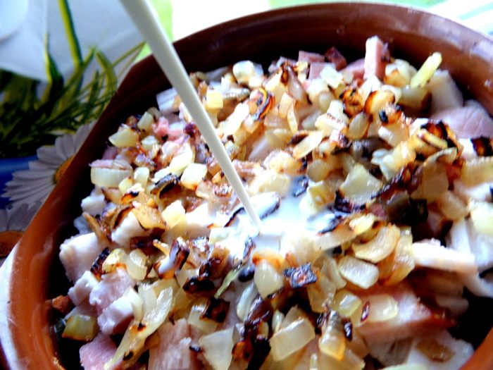 Грибное рагу в горшочках