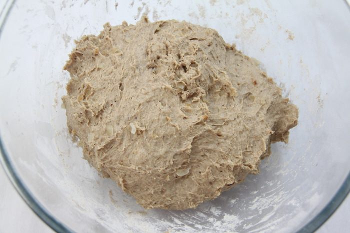 Домашний хлеб с сушеными грибами и жареным луком