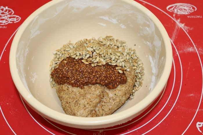 Хлебцы с цельнозерновой мукой и солодом