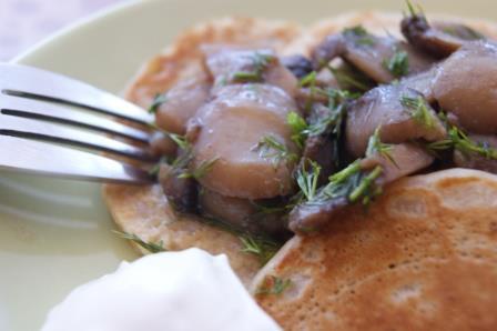 Гречневые мини-блины с грибами