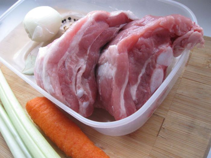 Свиная грудинка в легкой вишневой глазури