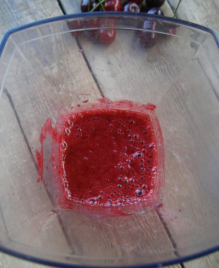 Вареники с вишней и ягодным соусом